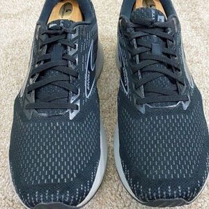 Brooks Black/Gray Levitate 5 Running Shoes Sneakers Lace Up Men's Size 11.5 EUC